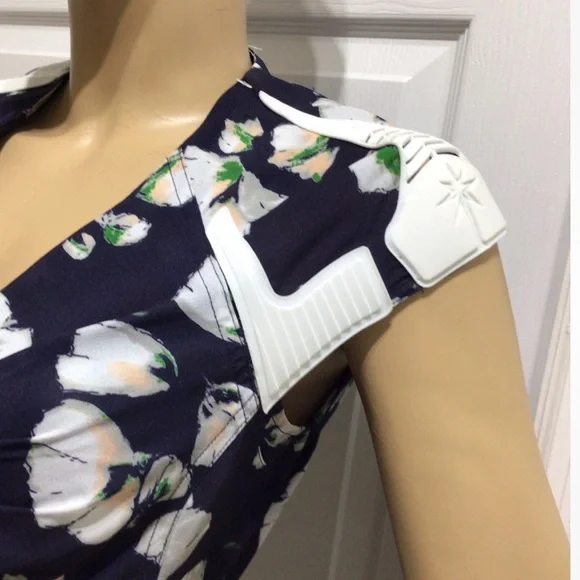 BYRON LARS BEAUTY MARK SIZE 4 NAVY BLUE FLORAL TOP WITH PEPLUM - Picture 4 of 8